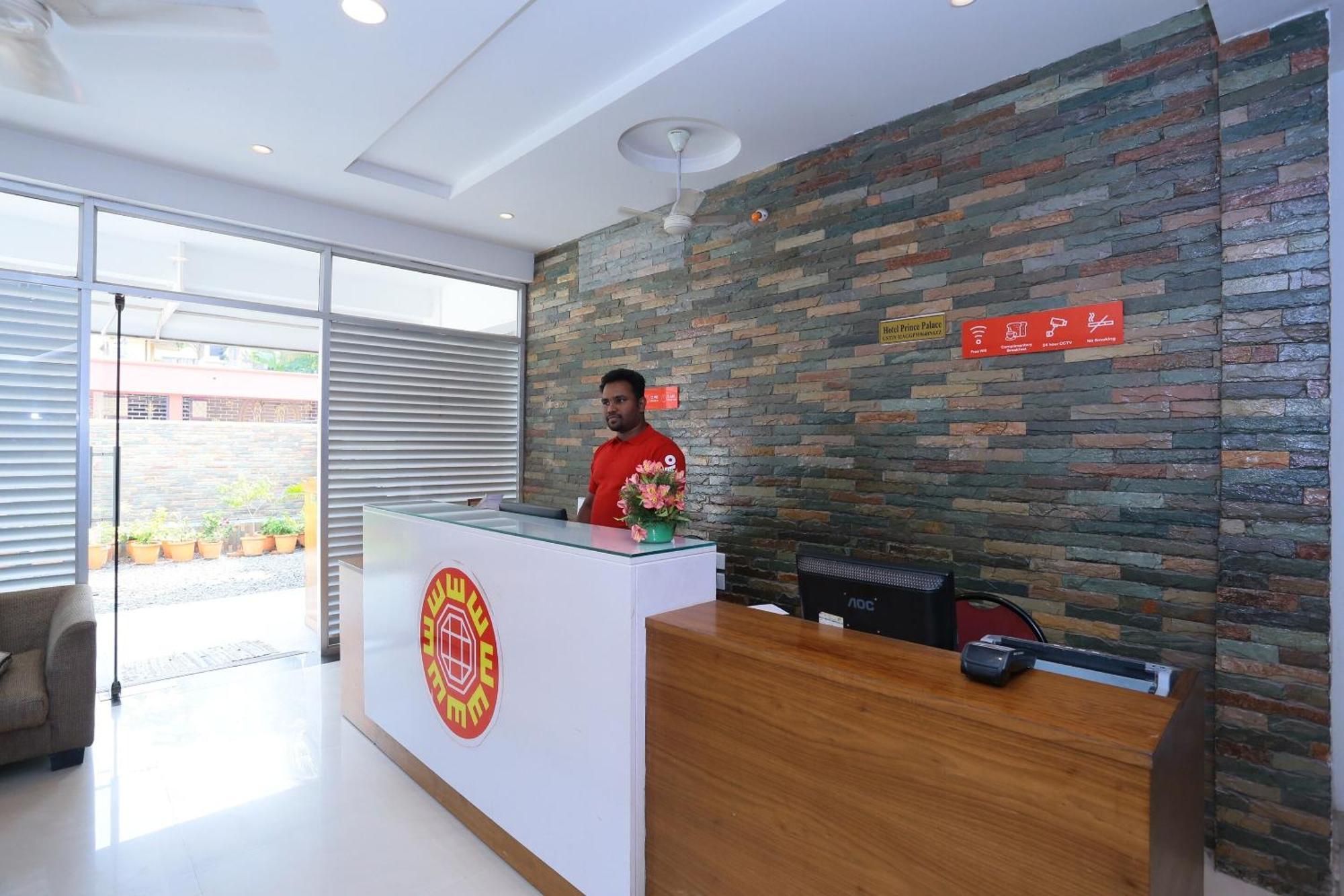 Oyo16910王子宫殿酒店 特里凡得琅 外观 照片