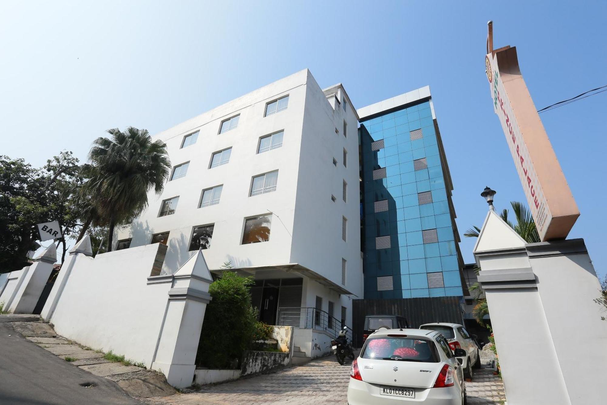 Oyo16910王子宫殿酒店 特里凡得琅 外观 照片