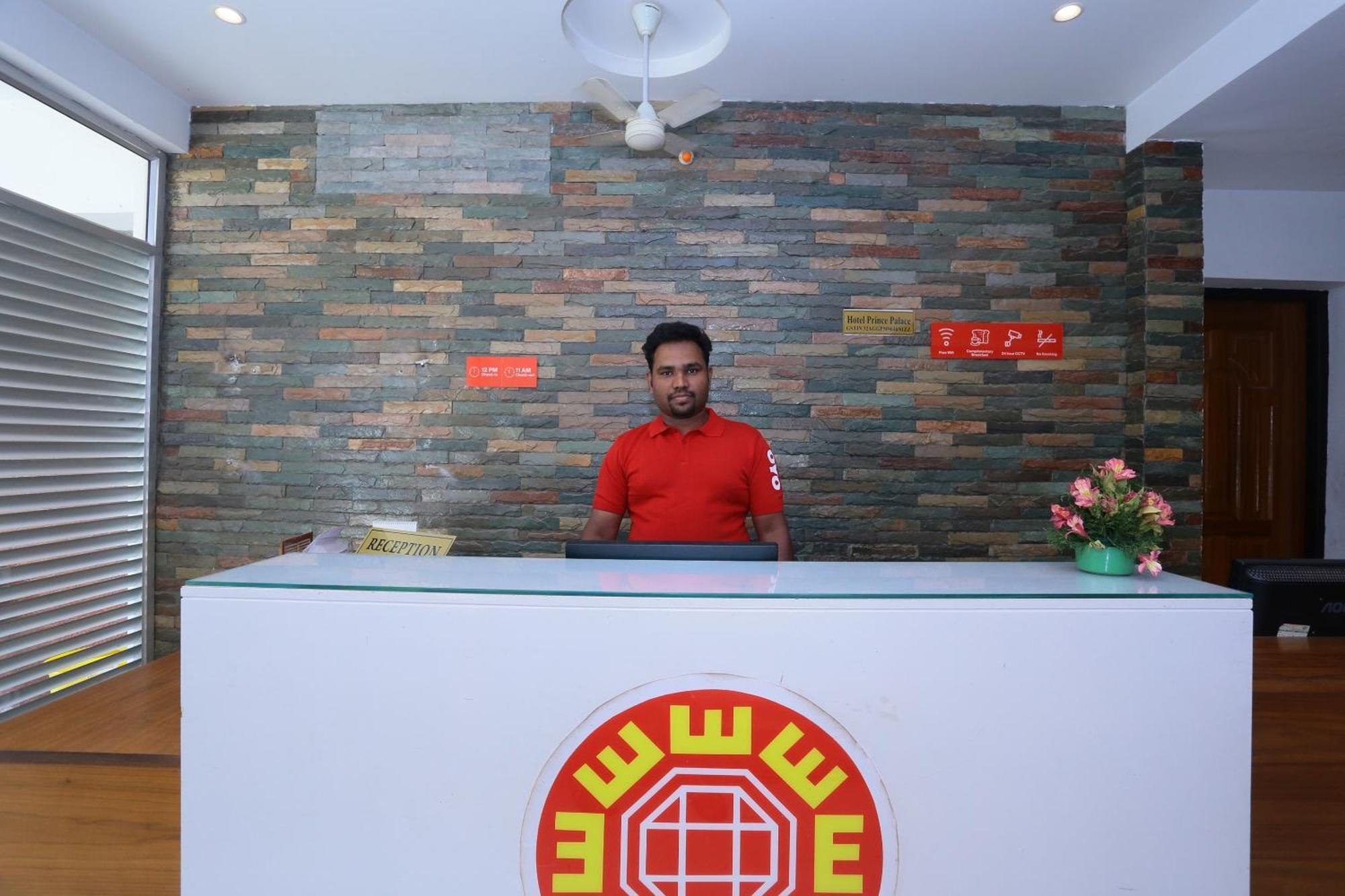 Oyo16910王子宫殿酒店 特里凡得琅 外观 照片